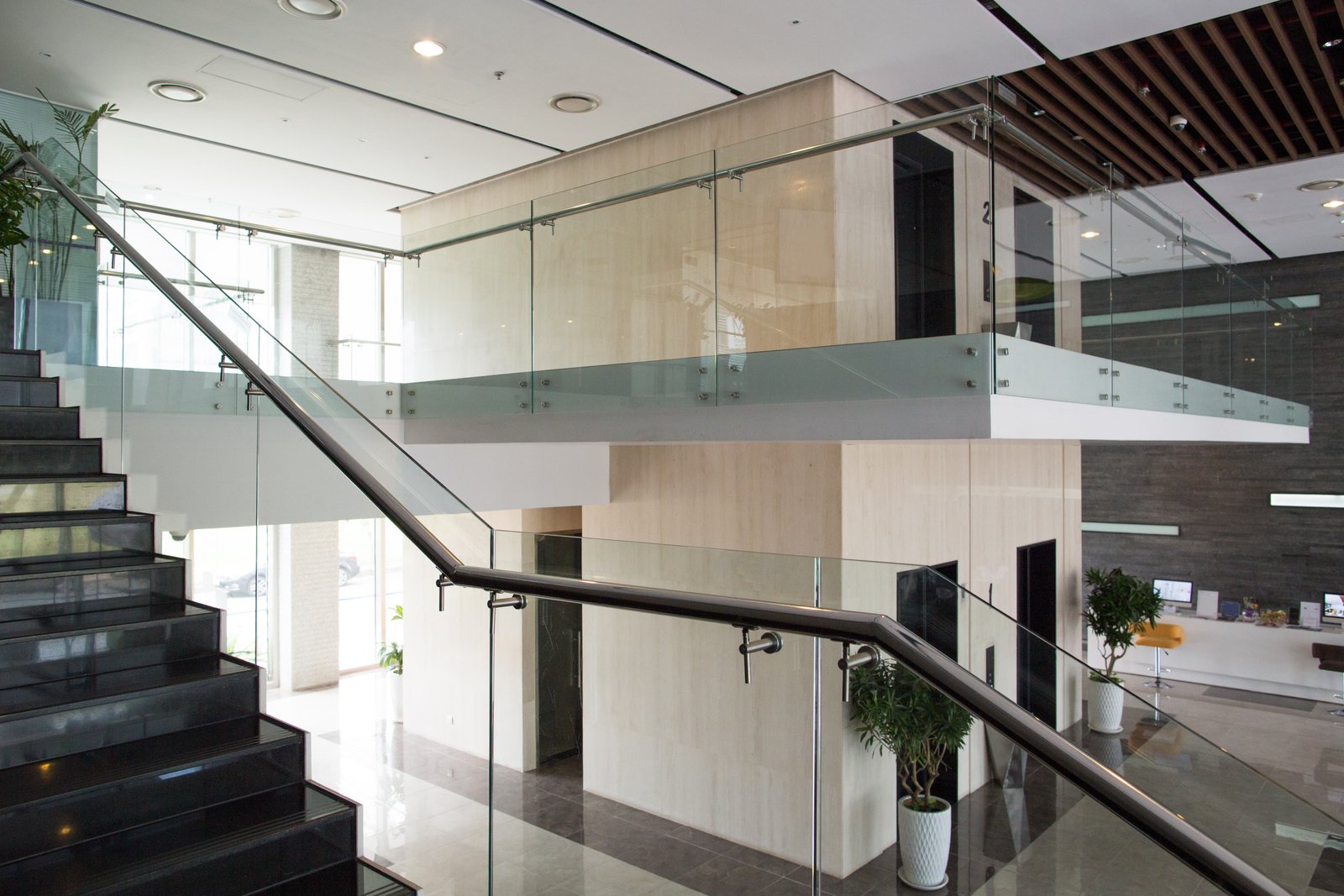 Aluminium railings installation